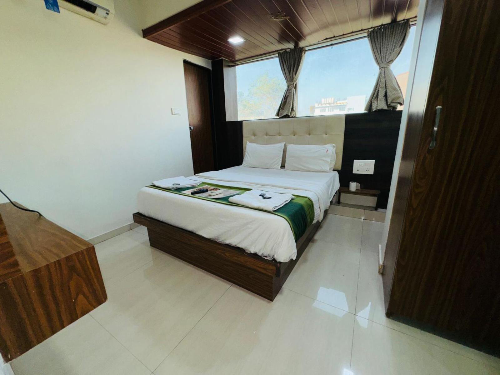 Hotel Artusinn Midc Andheri East Bombaim Exterior foto